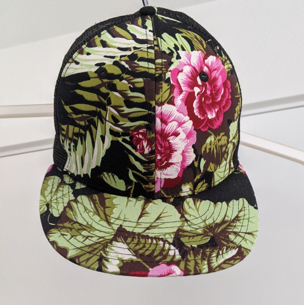 🟡 3/$10 Floral trucker hat